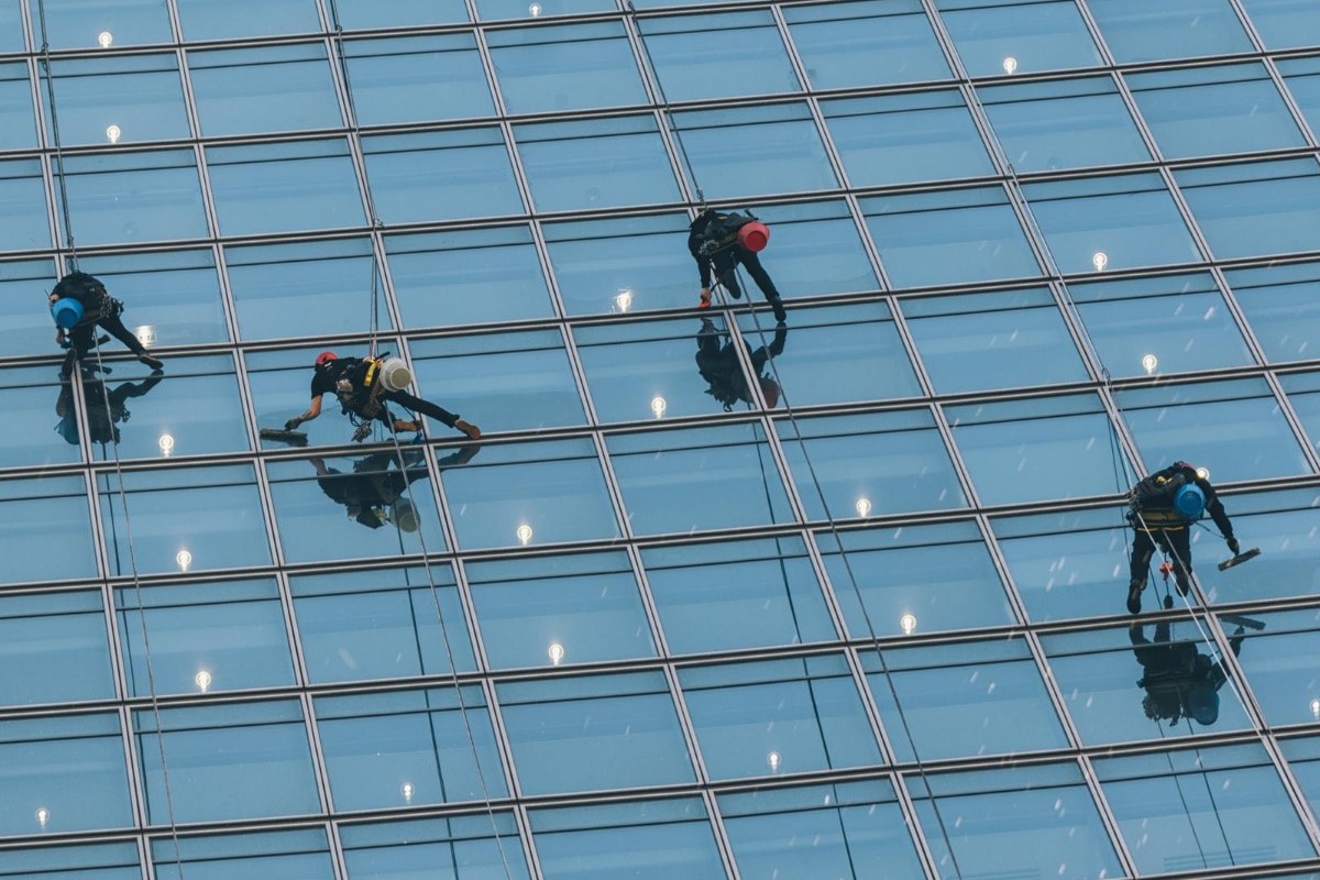 professional window cleaning building