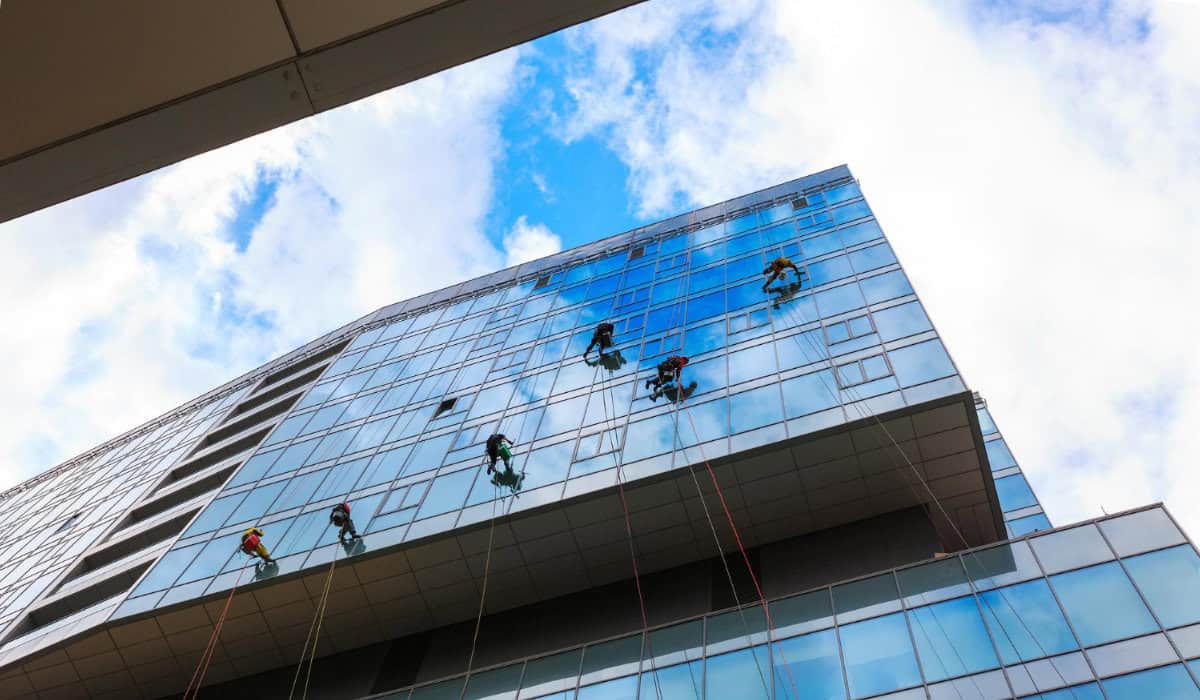 Glass cleaning in skyscrapers
