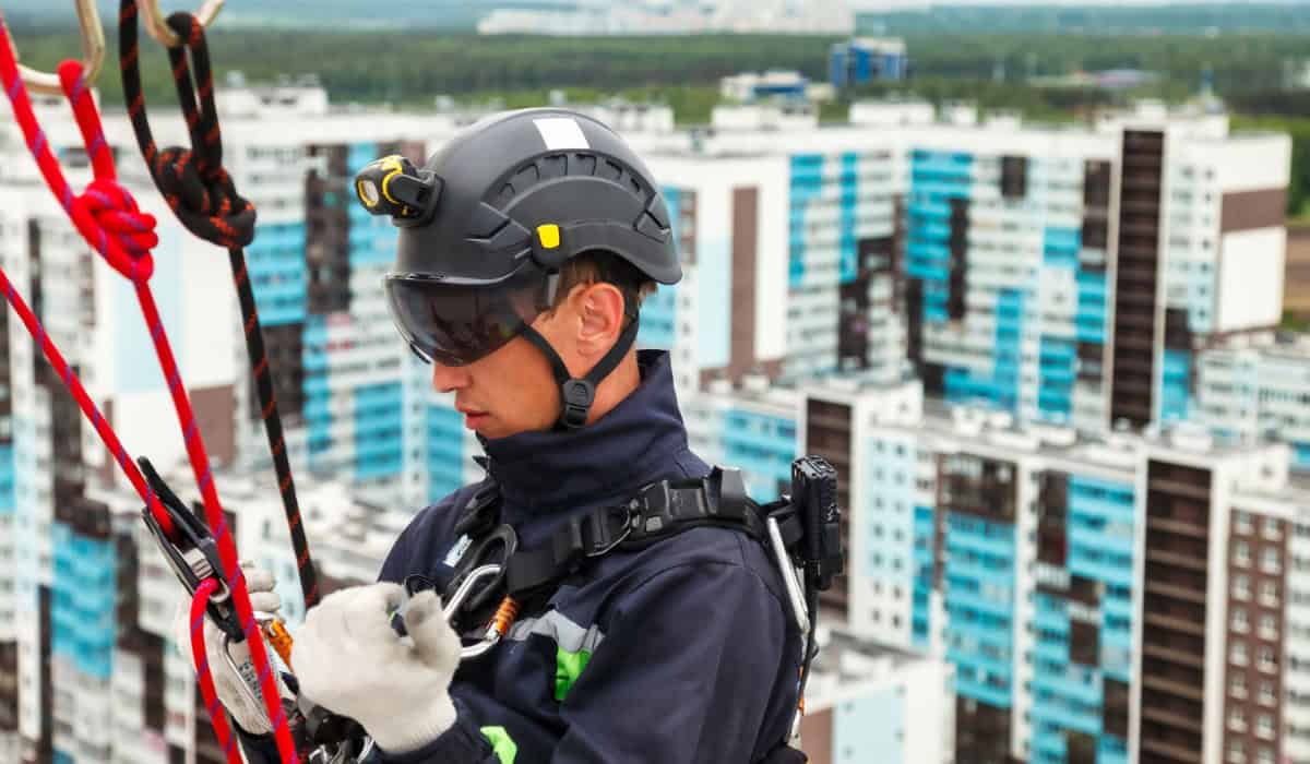 Why Choose Professionals for High-Rise Building Cleaning in 2025?