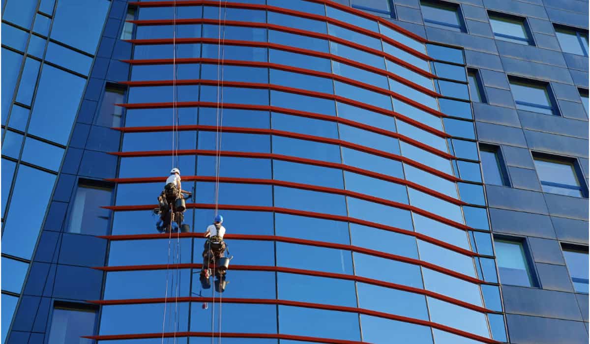 High-rise window cleaning: common mistakes you should avoid with experts
